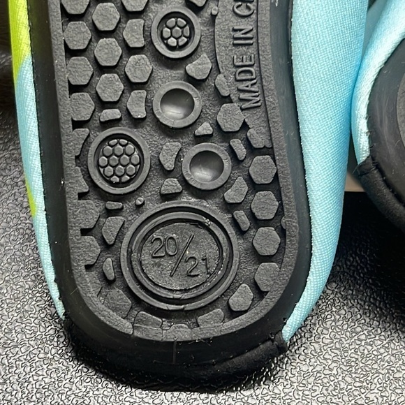 NWT Komfort Me Swing Water Shoes Size 4/5M - Picture 3 of 5